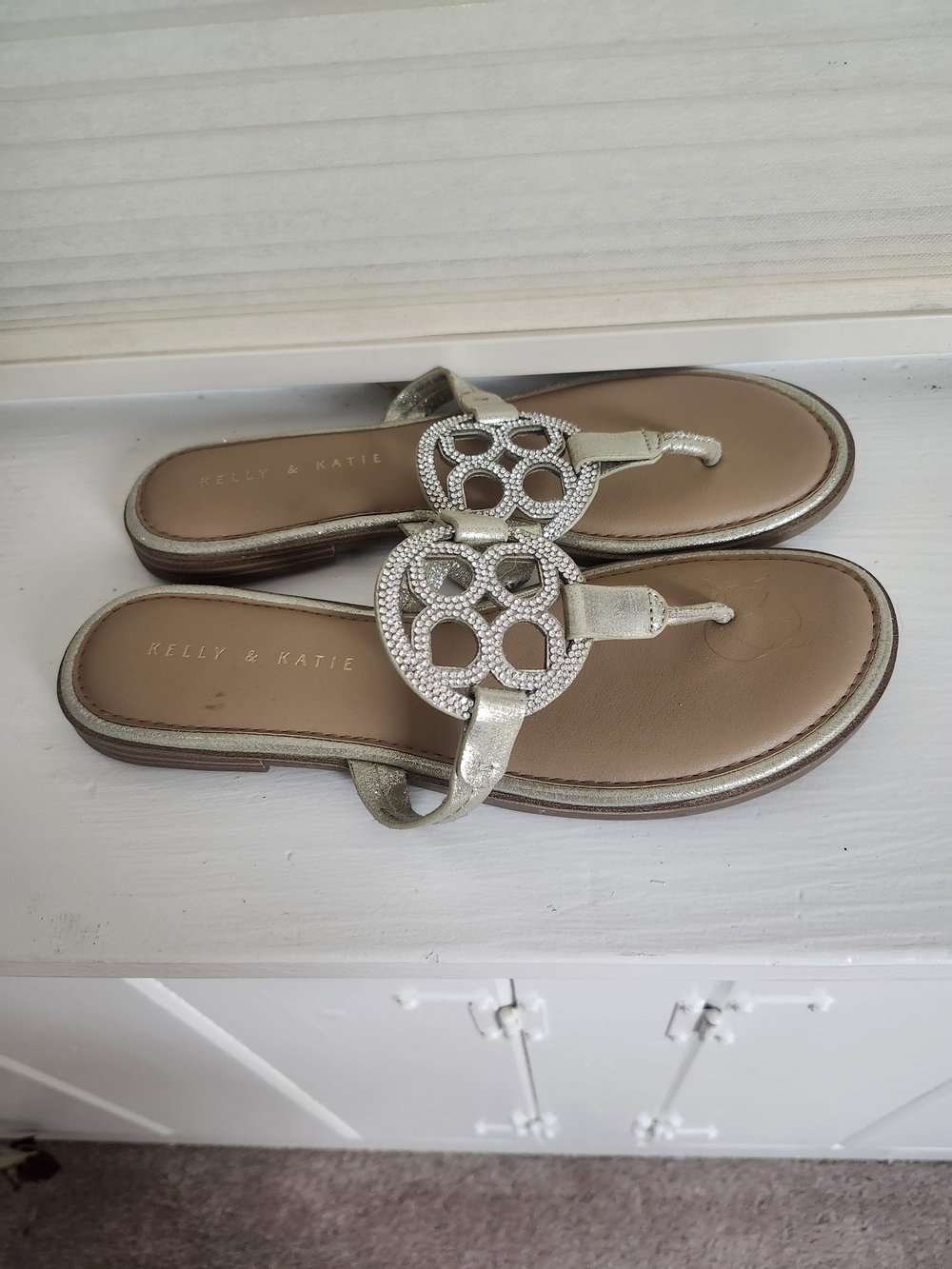 Kelly & Katie Metallic Silver Embellished Thong Sandals, Size 8.5 - Picture 4 of 5